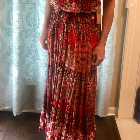 Dresses & Skirts - Lovely off the shoulder dress